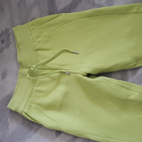 Lululemon line green scuba johgers size 4 - Picture 2 of 11